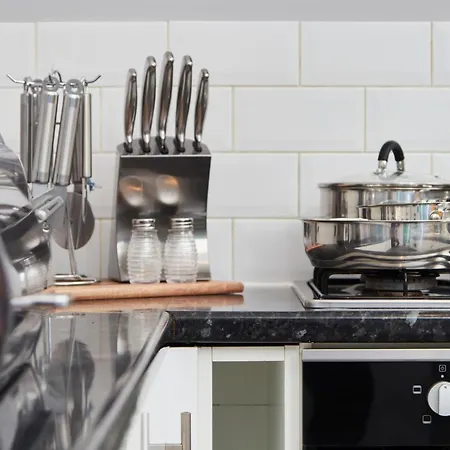 Daire Sleek And Stylish 2 Bed In Clifton - Garden Bristol
