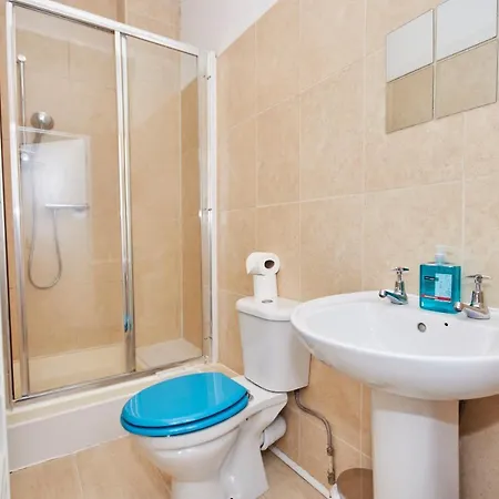 Sleek And Stylish 2 Bed In Clifton - Garden Daire Bristol