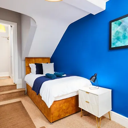 Daire Sleek And Stylish 2 Bed In Clifton - Garden