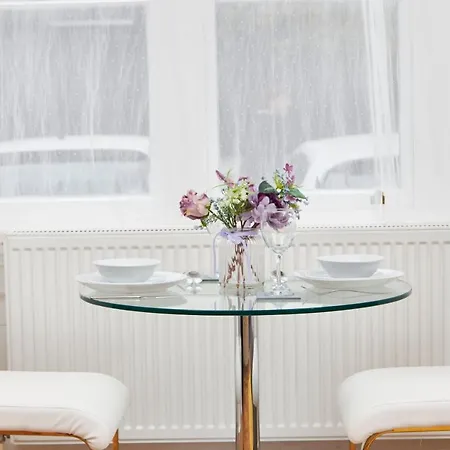 Apartment Sleek And Stylish 2 Bed In Clifton - Garden Bristol
