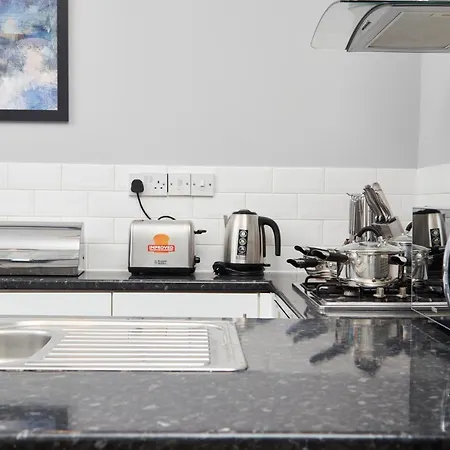 Sleek And Stylish 2 Bed In Clifton - Garden