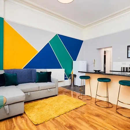 Sleek And Stylish 2 Bed In Clifton - Garden Apartment Bristol